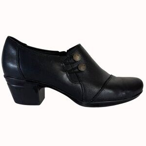 Clarks Black Ankle Bootie Shoes Size 9.5 Leather Button Accent Comfort Cushion